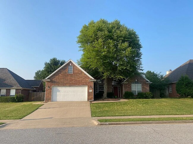 Building Photo - Spacious 4 Bedroom, 3 Bath Home | Prime Lo...