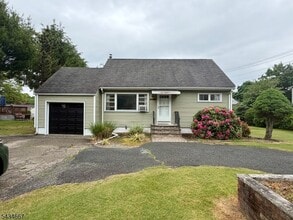 Building Photo - 5 Mulberry Ln