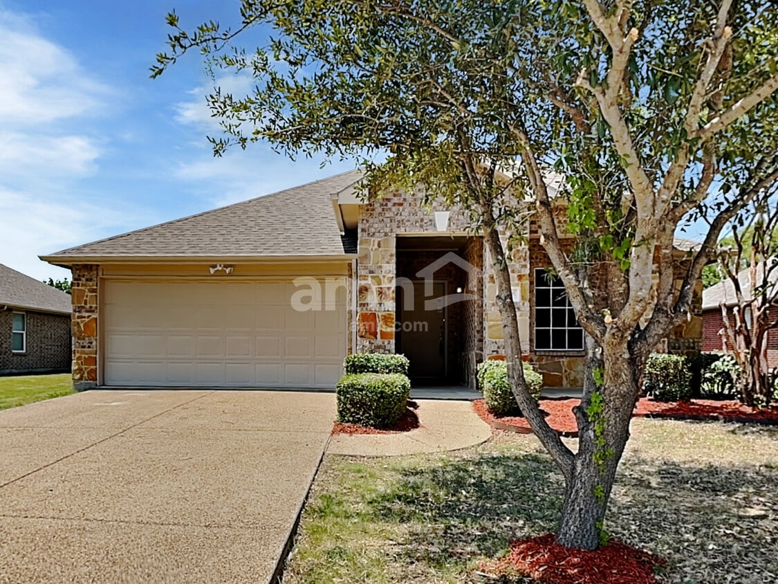 Primary Photo - 2505 Saddlehorn Dr
