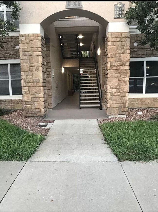 Building Photo - 940 Village Trail