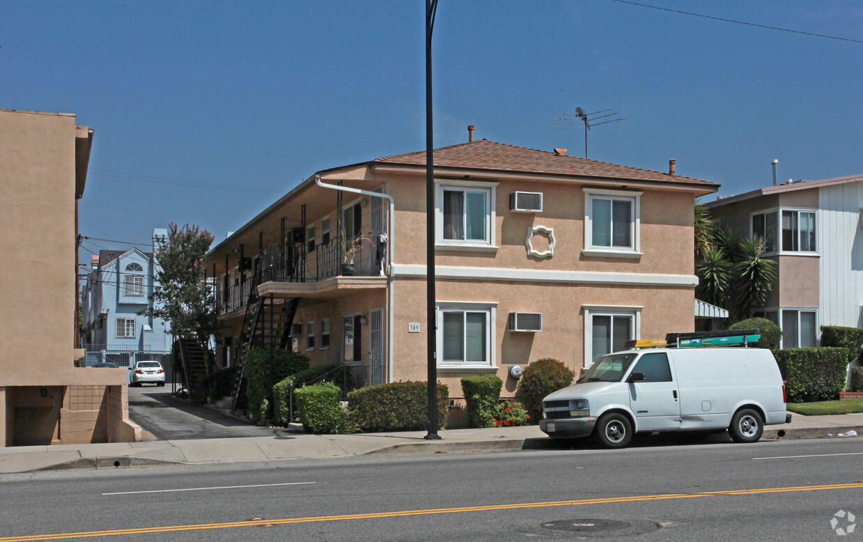 Building Photo - 309 E Alameda Ave