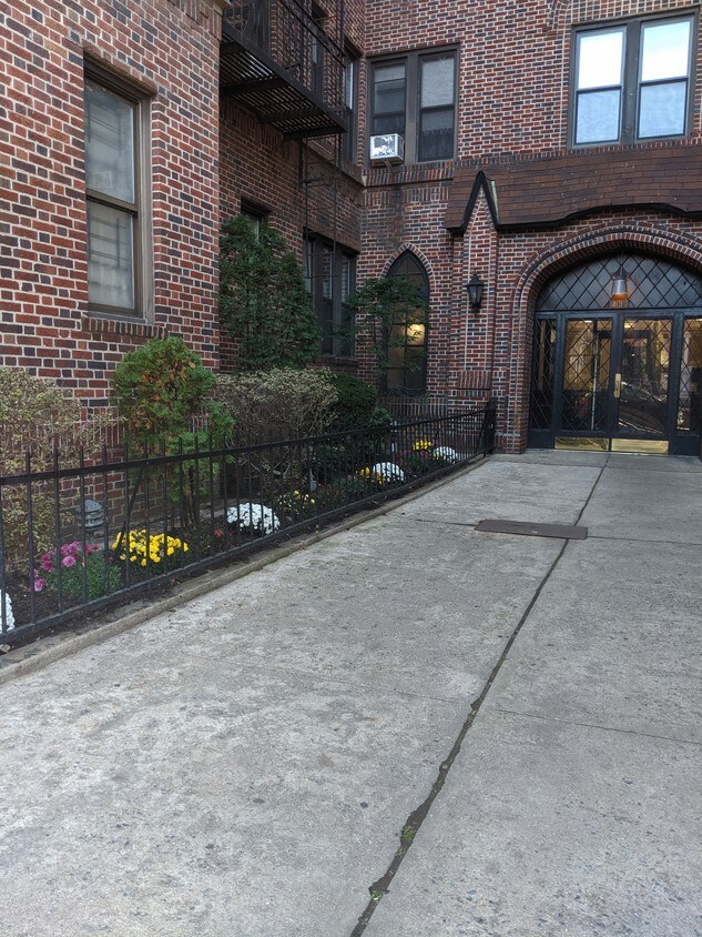 Foto principal - 401 Schenectady Ave