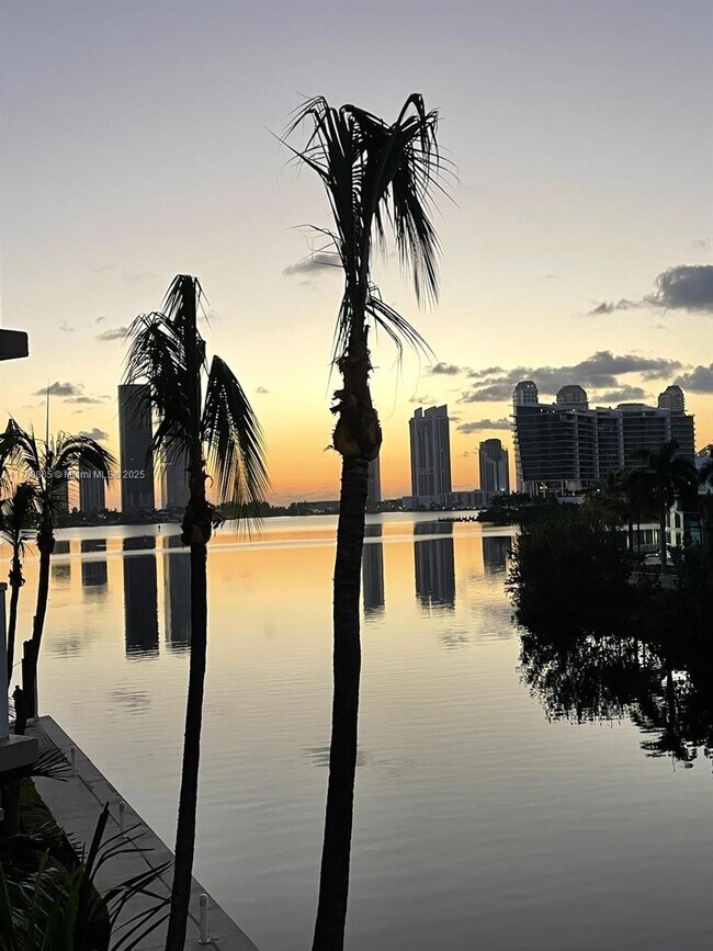 Foto del edificio - 3330 NE 190th St