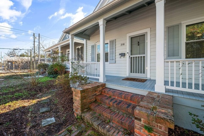 Building Photo - 3 Bedroom, 2 Bathroom Cottage In the Heart of Downtown Wilmington