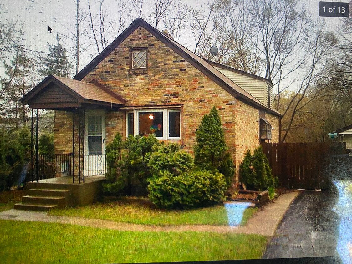 Primary Photo - 18125 Hoffman Ave