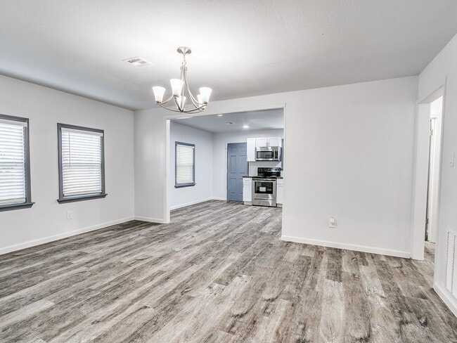 Building Photo - 555 E Harmon Dr