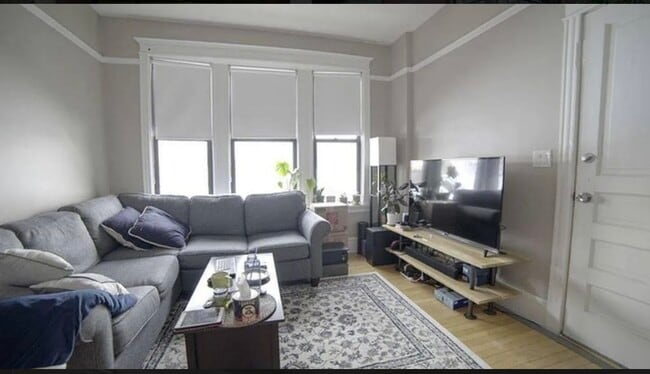 Building Photo - 2117 N Kedzie Blvd