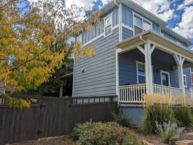 Foto del edificio - Westside home in Desirable Gold Hill Mesa ...