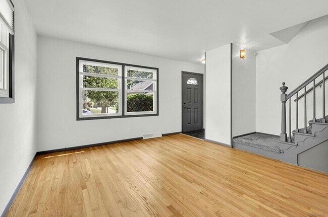 Foto del edificio - 6641 Hillside Ln