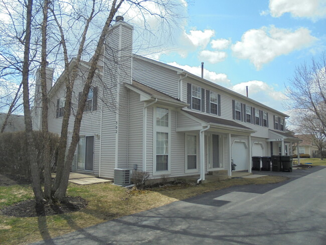 Building Photo - 302 Teak Ln