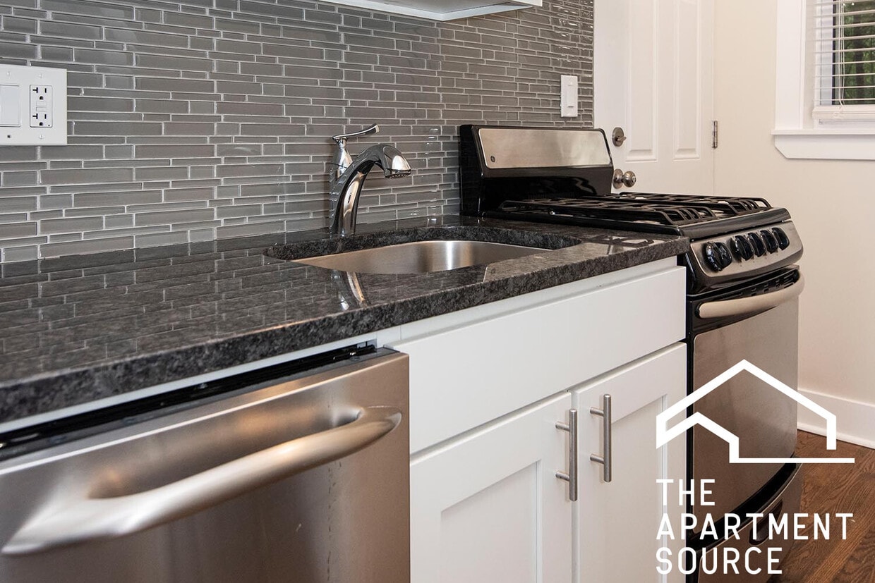 Photo - 646.5 West Roscoe St. Unit 3N