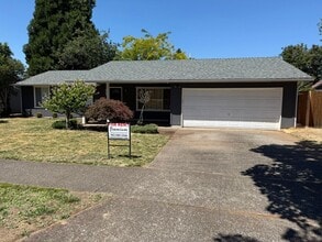 Building Photo - 2637 Eastlake Dr SE