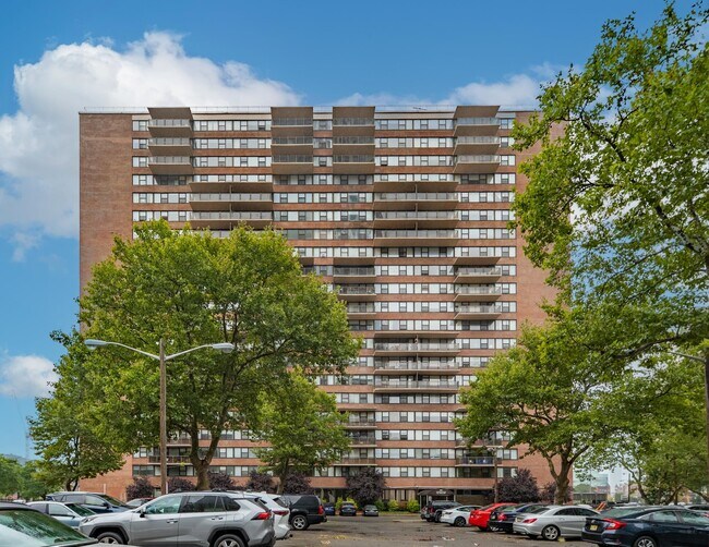 Foto del edificio - 270 Marin Blvd