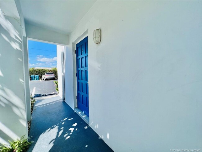 Building Photo - 11000 S Ocean Dr