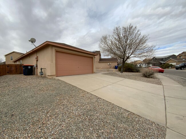 Building Photo - 3 Bedroom Single Story Home Available Near...