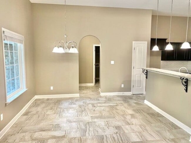 Building Photo - AVAILALBE NOW! Beautiful Home in Olive Branch.