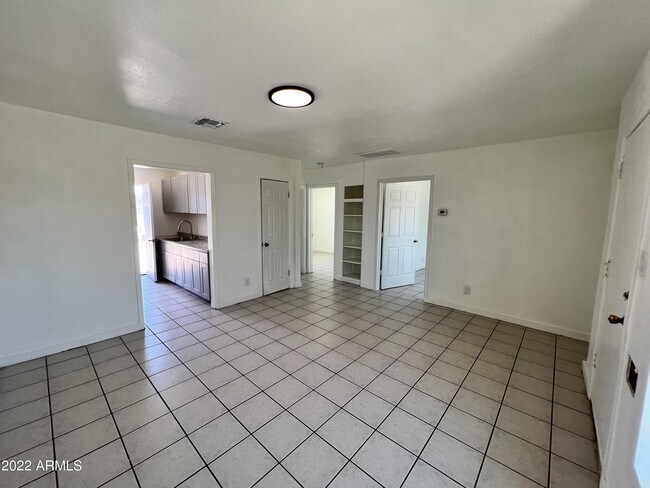 Building Photo - 2630 N 16th St