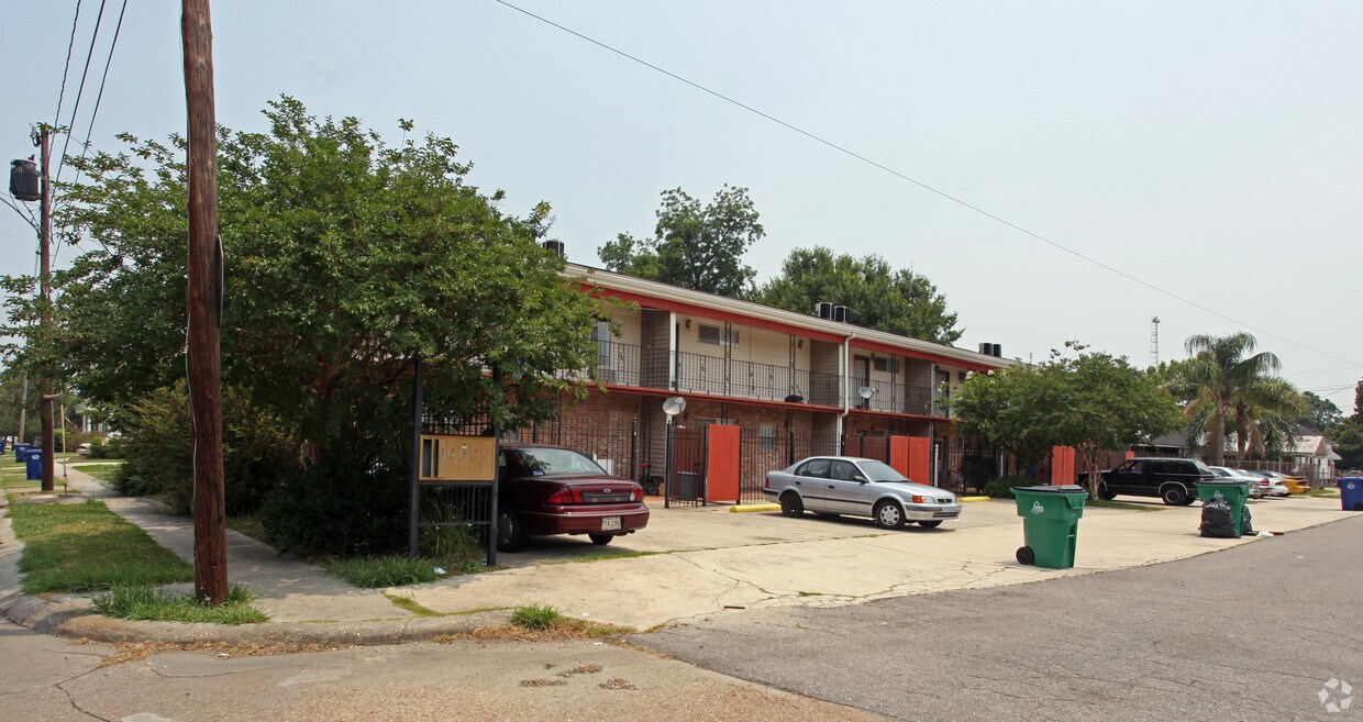 Primary Photo - 840 Franklin Ave