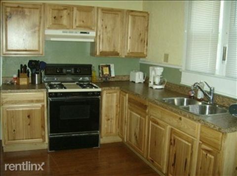 Foto del edificio - 220 E 3rd St