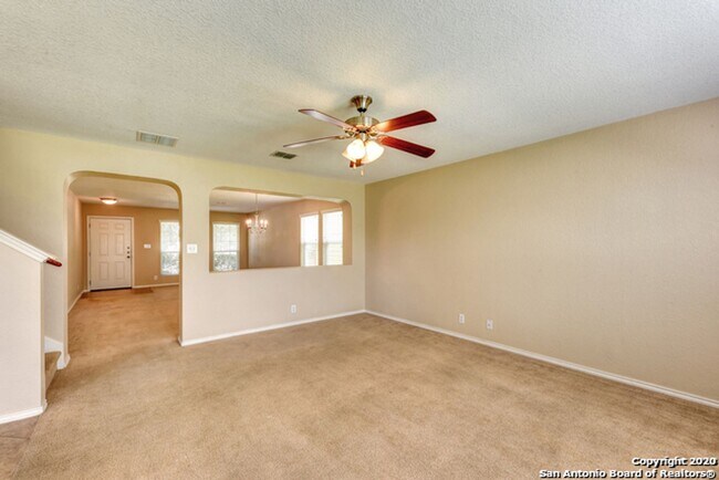 Building Photo - 4 Bedroom 2.5 Bathroom Champions Park Subd...