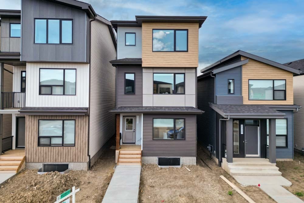 Photo principale - 7462 Klapstein Cres SW