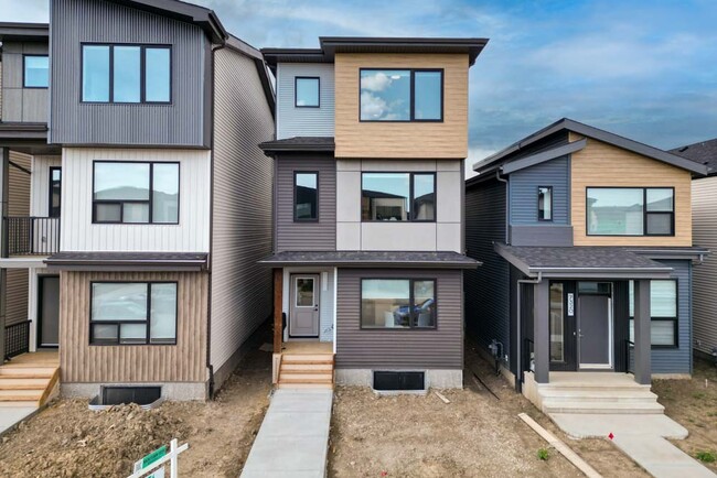 Building Photo - 7462 Klapstein Cres SW