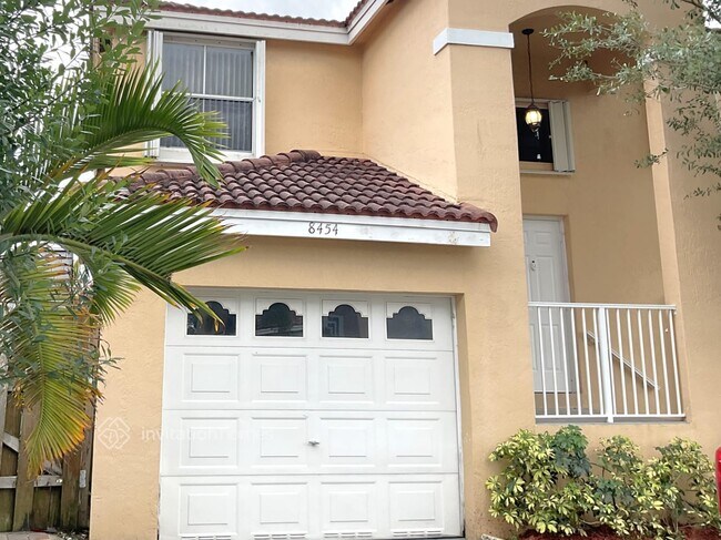 Building Photo - 8454 SW 42nd Ct