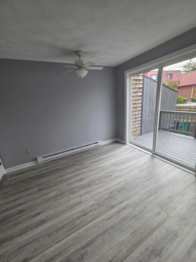 Foto del edificio - 471 W Shore Rd