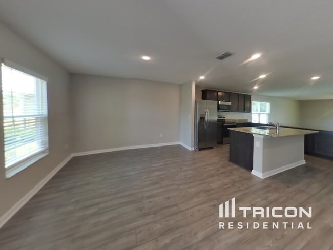 Building Photo - 77038 Crosscut Wy