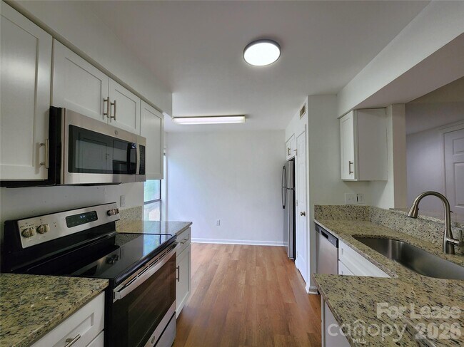 Foto del edificio - 5721 Dockside Dr