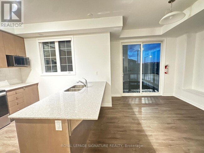 Photo du bâtiment - 1259 Lily Cres