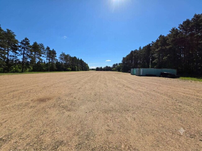 Foto del edificio - 24.2 Acres – Industrial Warehouse, Residential Or Office Space, Pole Shed & Recreational Land