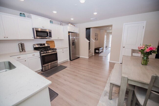 Foto del edificio - Nearly New Dupont Home 3bed and 2.5 Bath 1940 sq ft