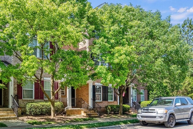 Building Photo - BEAUTIFUL TOWNHOUSE WITH COMMUNITY POOL
