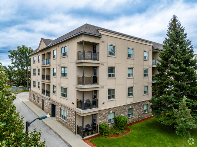 Building Photo - Royal Vista Gardens