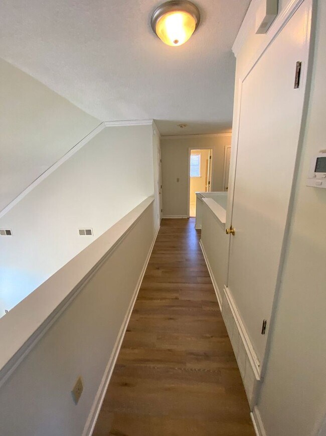 Foto del edificio - 5 bed, 3 bath home in Cordova