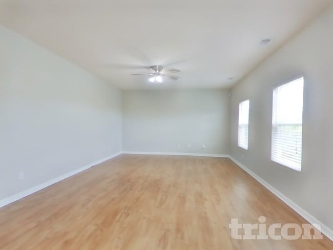 Building Photo - 2245 Bee Hive Dr