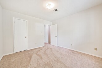 Building Photo - 2005 La Salle Ln