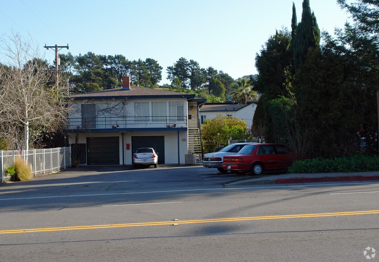 Foto del edificio - Flores Apartments