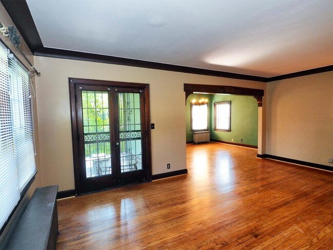 Building Photo - 3505 Ravenwood Ave