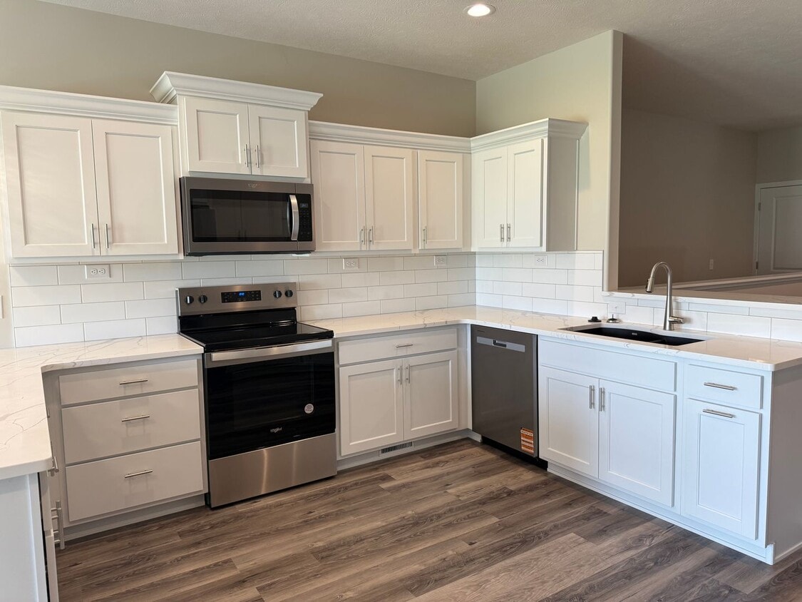 Primary Photo - Beautiful ranch townhome with 2 stall gara...