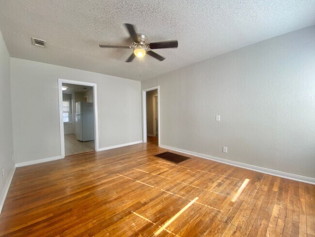 Building Photo - 2420 33rd St