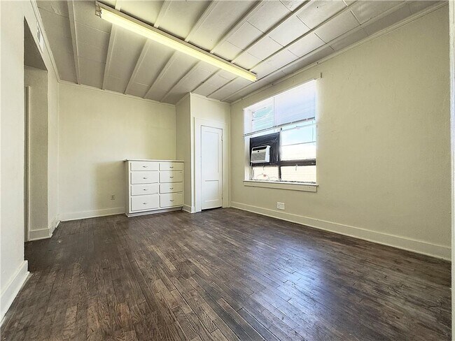 Foto del edificio - 645 W Dickson St