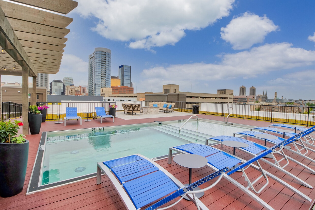 The E'Laan Apartments in Indianapolis, IN