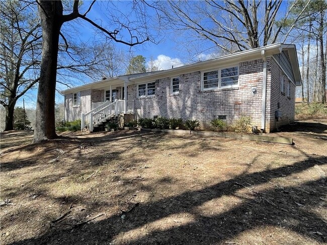 Building Photo - 110 Rosewood Dr
