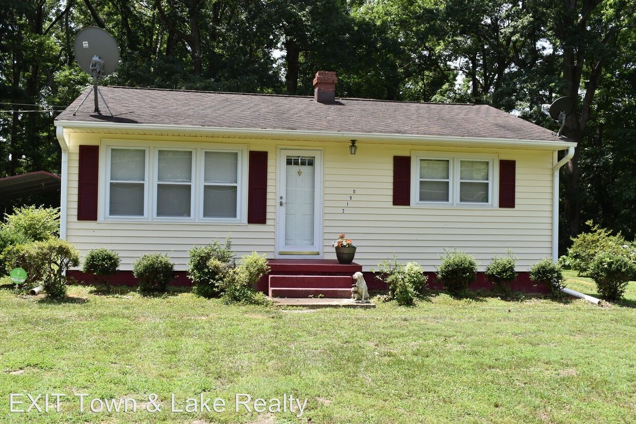 Primary Photo - 3 br, 2 bath House - 2190 Airport Road