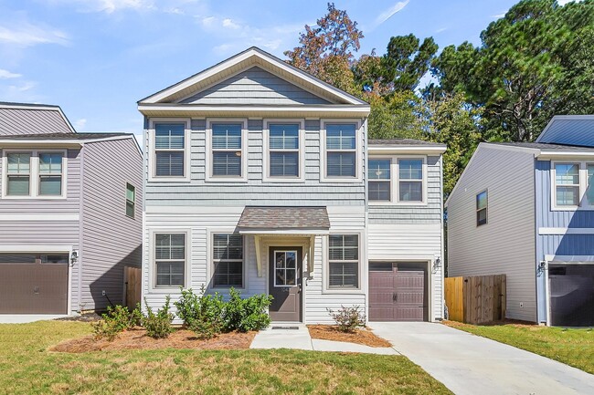 Building Photo - Spacious Summerville Home