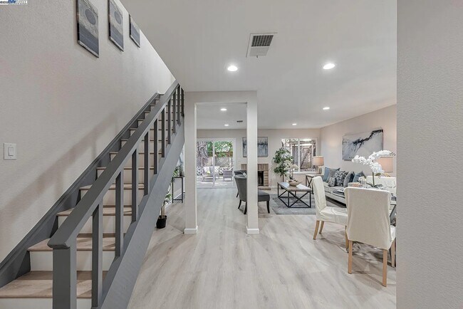 Building Photo - 7516 Silvertree Ln