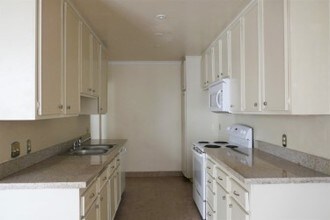 Building Photo - 1750 Camino Palmero St