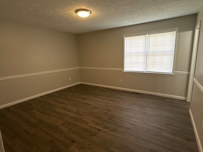 Building Photo - 103 Skyhaven Dr